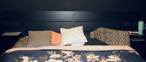 Iron/ironing board, internet, bed sheets