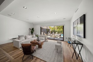 Living area - Tulum Style in Sherman Oaks (Los Angeles)