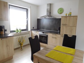 Fridge, oven, dishwasher, cookware/dishes/utensils - Fewo 2 An der Rodach by Interhome (Steinwiesen)
