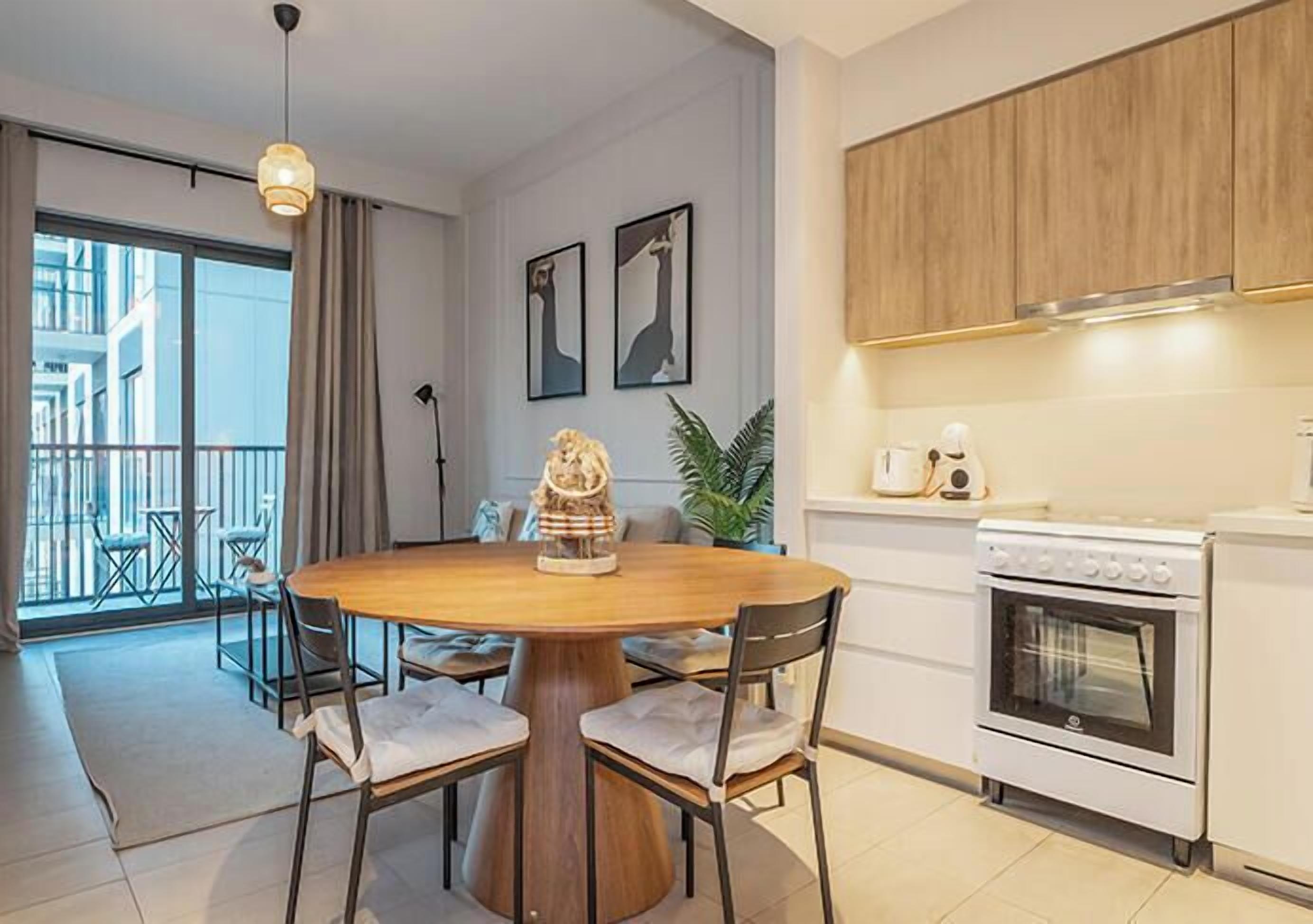 Apartment, Balcony, City View | Dining room