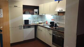 Réfrigérateur, micro-ondes, four, lave-vaisselle