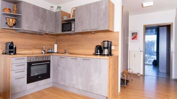 Kühlschrank, Mikrowelle, Ofen, Geschirrspüler