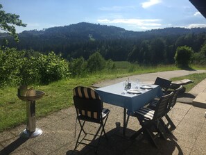 Outdoor dining - WaldSpa – Sauna & Pool im Bayerischen Wald by Interhome (Hauzenberg)