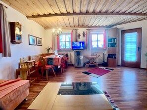 Living area - WaldSpa – Sauna & Pool im Bayerischen Wald by Interhome (Hauzenberg)