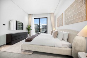 Iron/ironing board, WiFi, bed sheets - Free housekeeping visits during your stay - StayShort - Cozy 1 Bedroom in JGC with Balcony Sleeps 4 (Jumeirah Garden City)