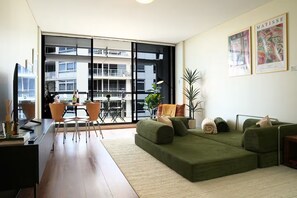 Smart TV - Modern Apartment in Barangaroo • Waterfront location with Harbour Balcony Views (Sydney)