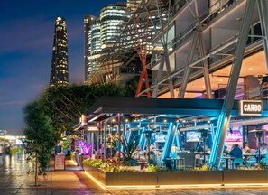 Outdoor dining - Modern Apartment in Barangaroo • Waterfront location with Harbour Balcony Views (Sydney)