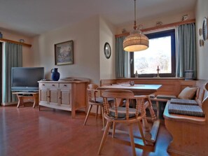 Dining - Kleine Wohnung in Garmisch-Partenkirchen by Interhome (Garmisch-Partenkirchen)
