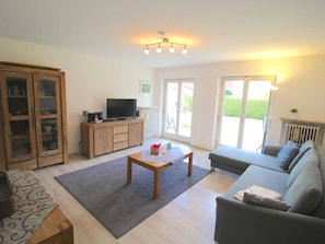 TV - Wohnung in Garmisch-Partenkirchen mit Terrasse by Interhome (Garmisch-Partenkirchen)