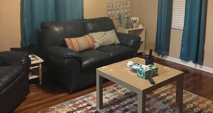 Cozy 2-bedroom home near Southern University, LSU and the interstate.