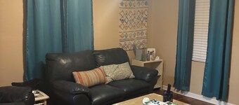 Cozy 2-bedroom home near Southern University, LSU and the interstate.