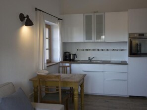Fridge, oven, dishwasher, cookware/dishes/utensils - Apartment - Monteure by Interhome (Emmering)