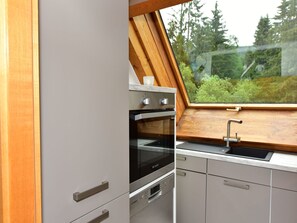 Kühlschrank, Ofen, Geschirrspüler, Kochgeschirr/Geschirr/Besteck