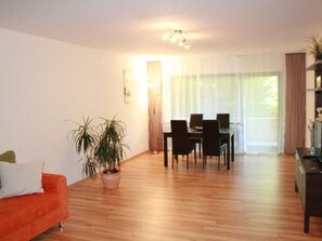 TV - Apartment Julija by Interhome (Baden-Baden)