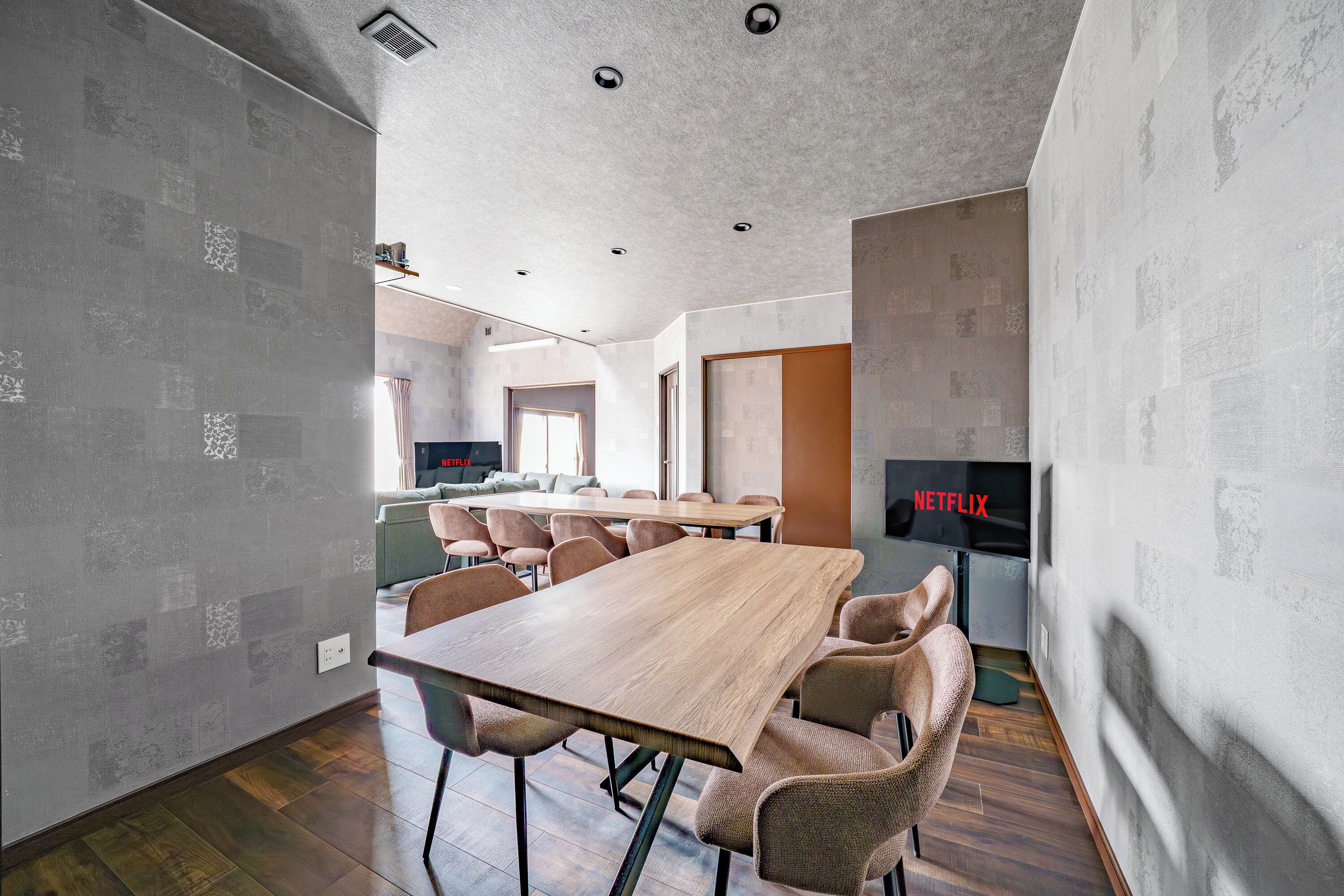 客室内のダイニングエリア