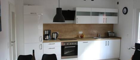 Refrigerador, microondas, horno y lavavajillas