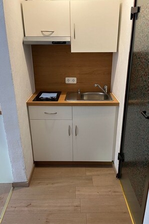 Fridge, microwave, cookware/dishes/utensils - Haus Budinger by Interhome (Alf)