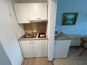 Fridge, microwave, cookware/dishes/utensils - Haus Budinger by Interhome (Alf)