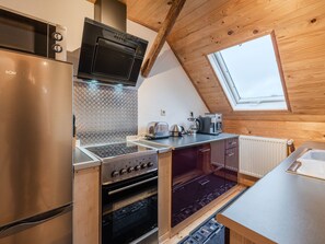 Fridge, microwave, oven, cookware/dishes/utensils - Wohnung in Hundheim mit Grill by Interhome (Morbach)