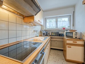 Fridge, microwave, oven, cookware/dishes/utensils - Störzel A by Interhome (Morbach)
