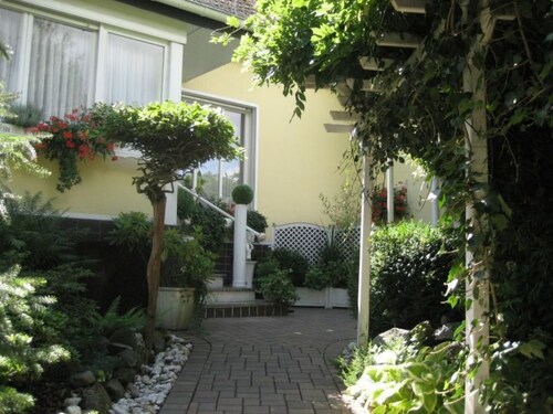 Große Ferienwohnung mit Balkon und Garten by Interhome