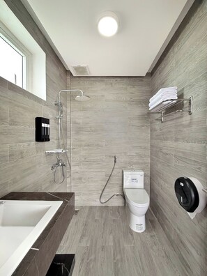 Shower, hair dryer, slippers, towels - KIEN DALAT (Da Lat)