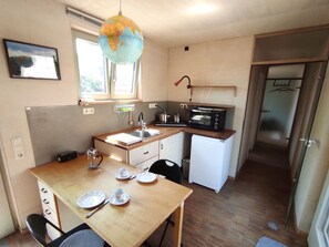 Fridge, cookware/dishes/utensils - cosyTinyhouse by Interhome (Treffurt)