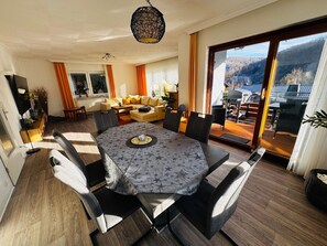 Dining - Freistehendes Ferienhaus in Sieber mit Terrasse, Garten und Grill by Interhome (Sieber)