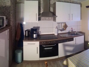 Fridge, microwave, oven, dishwasher - Apartment Resow by Interhome (Elbingerode)