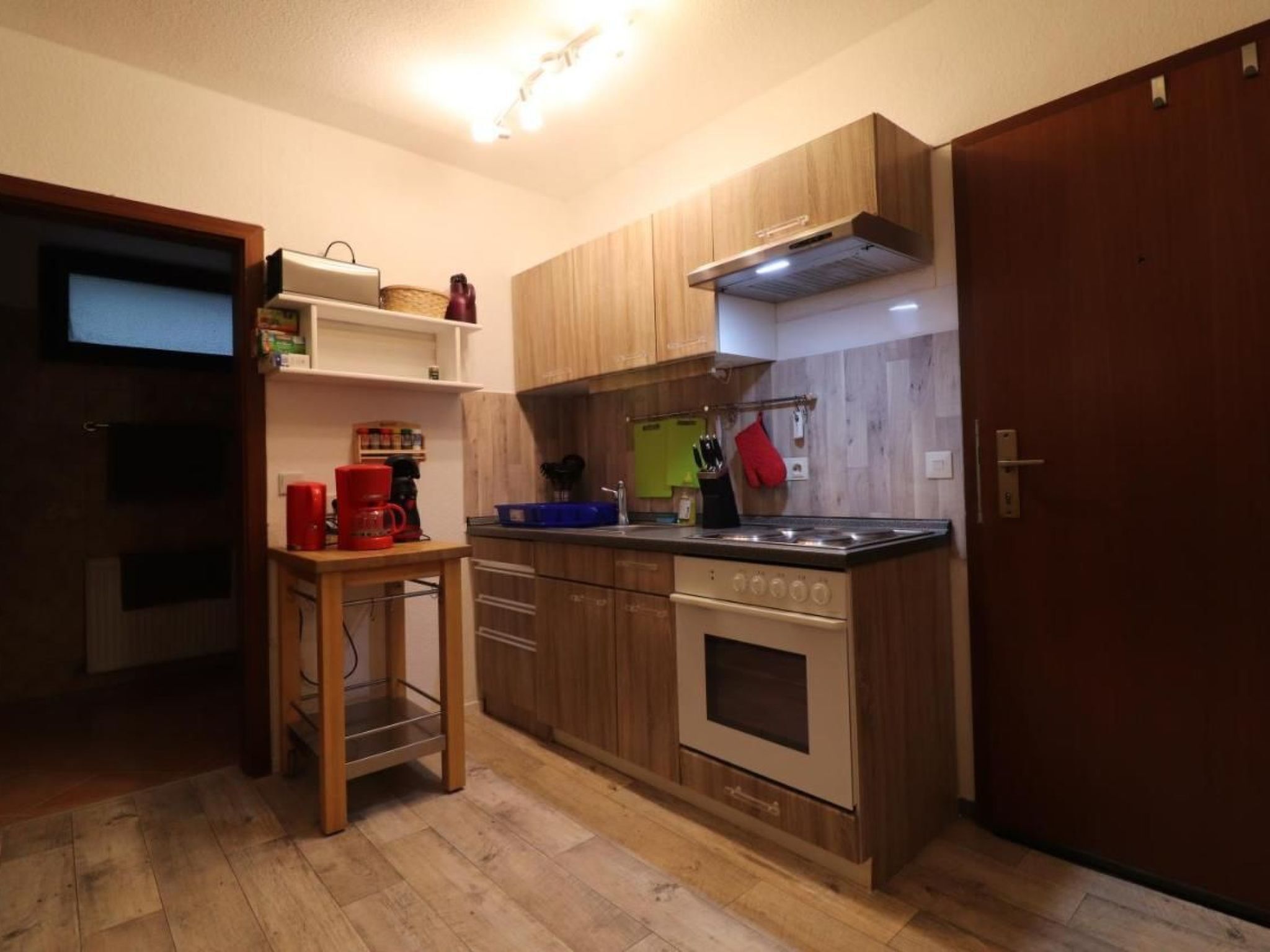 冷蔵庫、電子レンジ、オーブン、食器洗い機