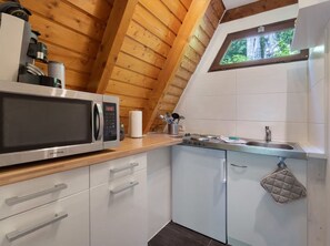 Kühlschrank, Ofen, Kochgeschirr/Geschirr/Besteck