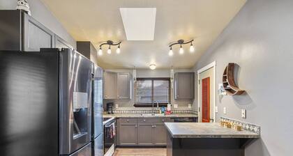 Peaceful Bend Escape w/ Luxe Touches, Fenced Yard & Close to Mt. Bachelor & Old Mill, Food and Brews