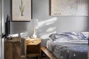 3 bedrooms, iron/ironing board, free WiFi, bed sheets - Peaceful Bend Escape w/ Luxe Touches, Fenced Yard & Close to Mt. Bachelor & Old Mill, Food and Brews (Bend)