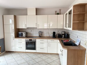Refrigerador, microondas, horno y lavavajillas 