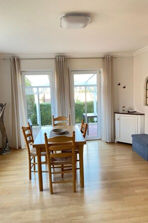 Dining - Sonneneck by Interhome (Hage)