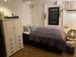3 chambres, fer et planche à repasser, Wi-Fi, draps fournis