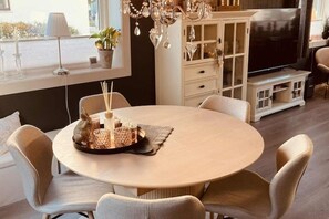 Dining - Welcome to our cozy, central apartment - a quiet respite in the middle of the city (Bodø)
