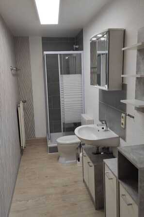 Bathroom - Ganze Wohnung in Jade mit Garten by Interhome (Jade)