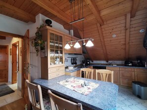 Kylskåp, mikrovågsugn, ugn och diskmaskin