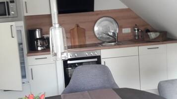 Kühlschrank, Mikrowelle, Ofen, Geschirrspüler