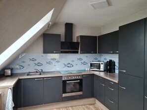 Fridge, microwave, oven, dishwasher - Wunderschöne Ferienwohnung mit Terrasse und Gart by Interhome (Großwaabs)