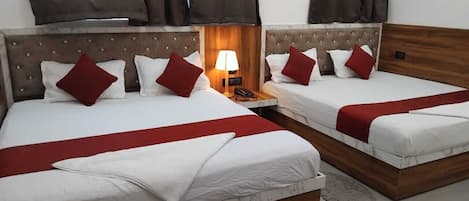 Desk, laptop workspace, free WiFi