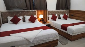 Standardzimmer, Balkon, Stadtblick | Schreibtisch, laptopgeeigneter Arbeitsplatz, kostenloses WLAN