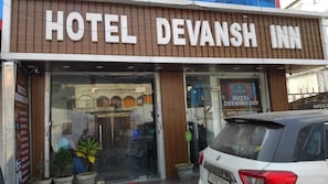 Front of property - Hotel Devansh Inn (Deoghar)