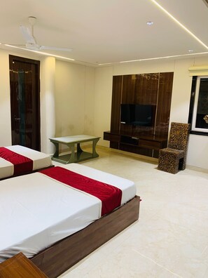 Quarto casal luxo, vista para a cidade | Cofres nos quartos, quartos à prova de som