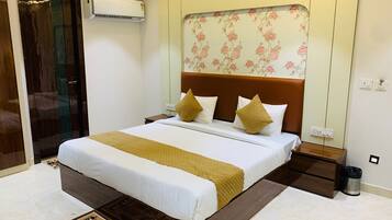 Deluxe Double Room, City View | In-room safe, soundproofing, iron/ironing board, free WiFi