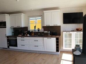 ثلاجة، ميكروويف، فرن، غسالة أ طباق