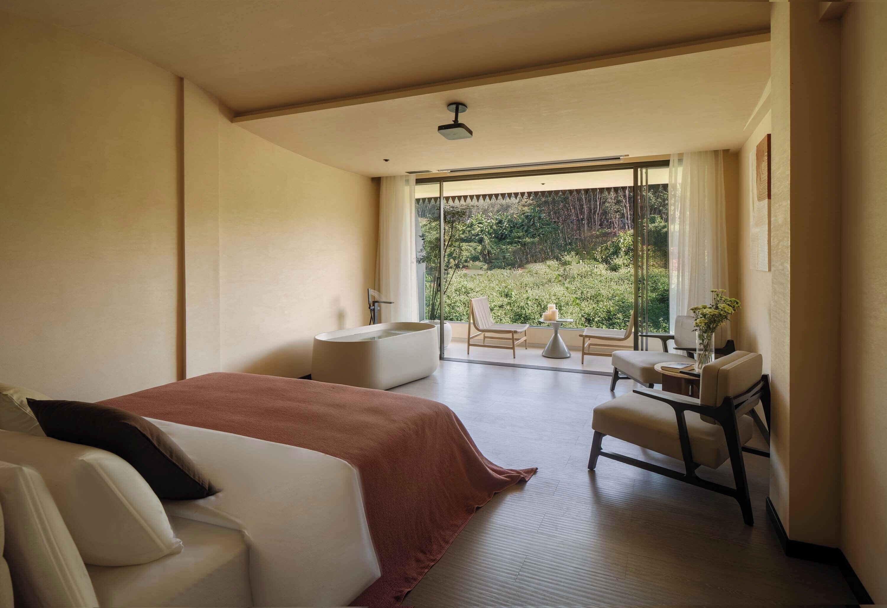 Minibar, laptop workspace, blackout curtains, free WiFi