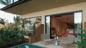 Habitación familiar con 2 camas individuales, patio, vista al valle | Minibar, espacio para trabajar con laptop y cortinas blackout