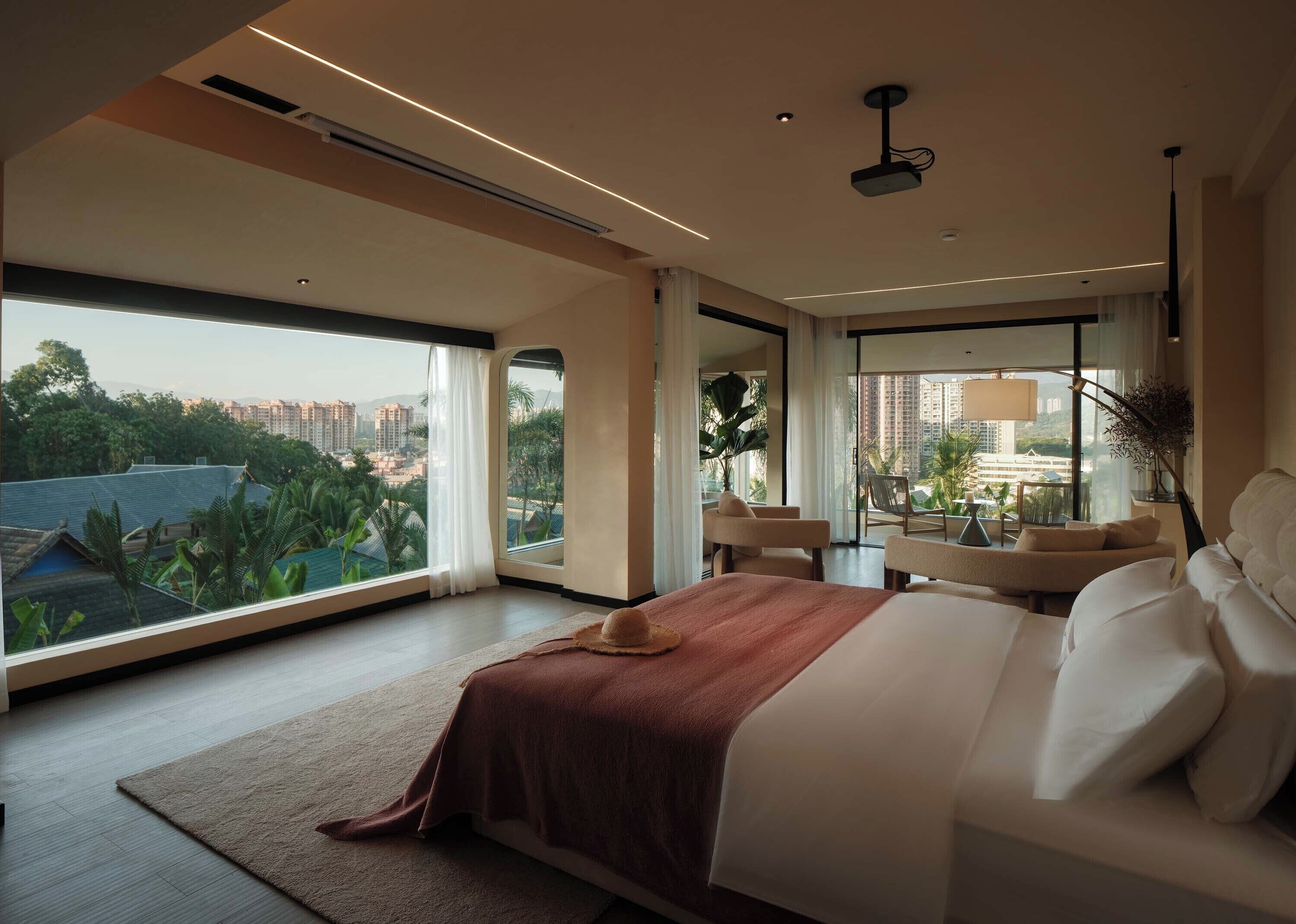 Minibar, laptop workspace, blackout curtains, free WiFi